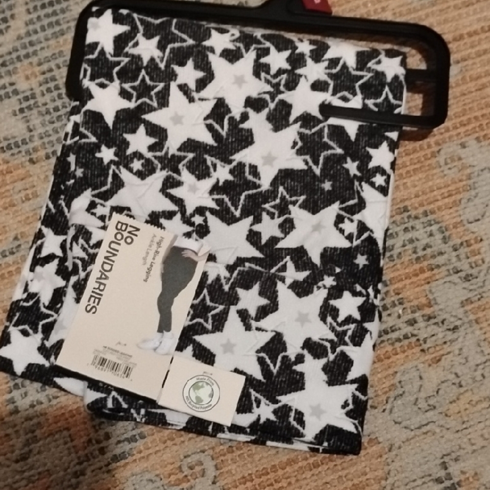 No Boundaries Starry Black and White Leggings Nwt